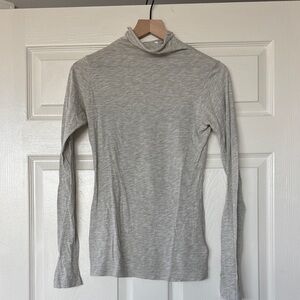 Velvet by Graham & Spencer Light Gray turtleneck